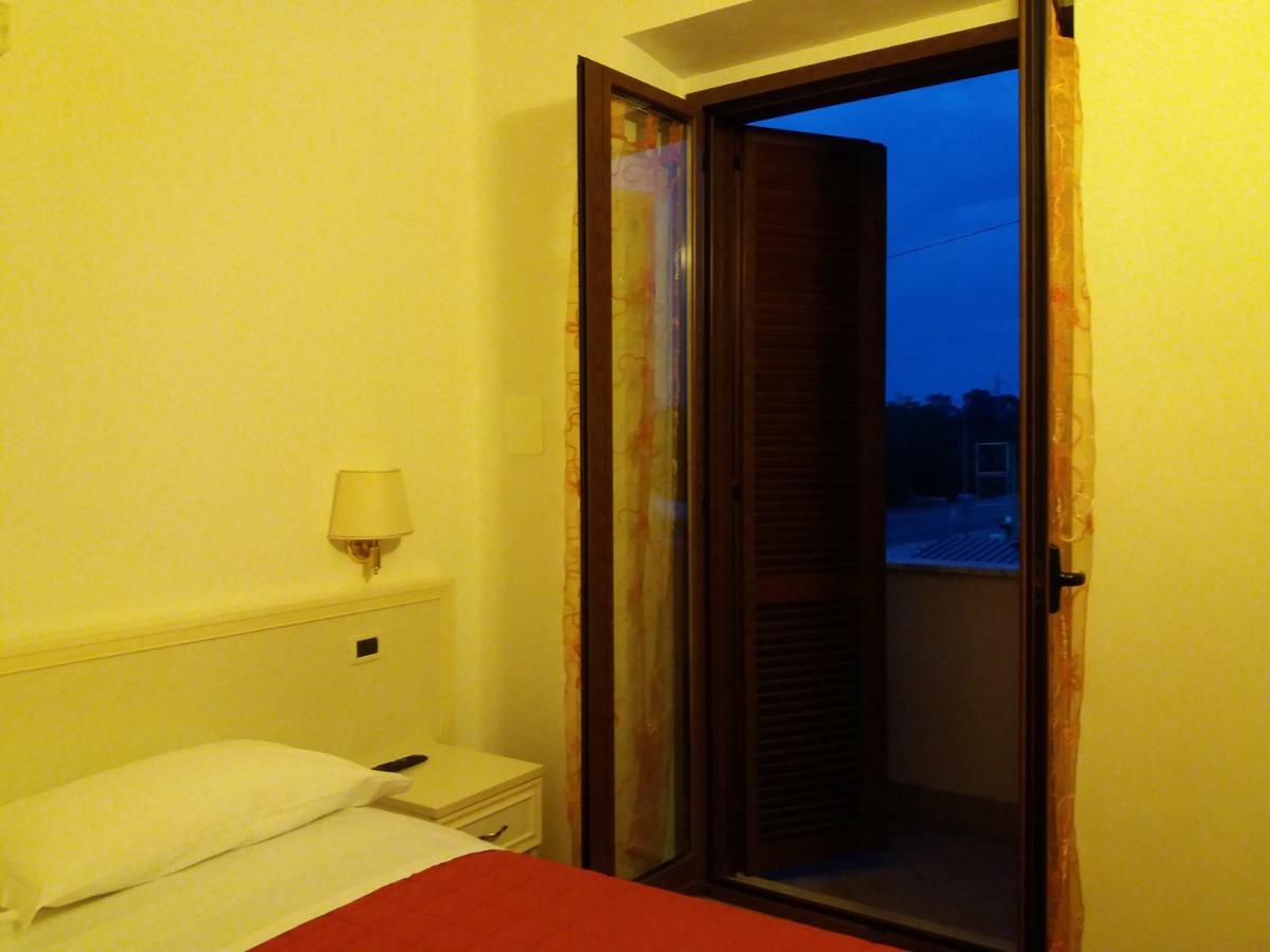 Bed and Breakfast Il Piccolo Nido Borgo Montenero Exterior foto